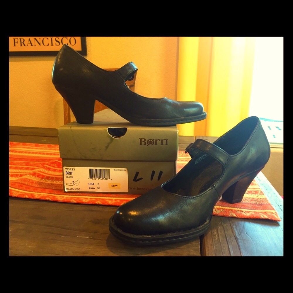 Born “Brit” Black heels w/small buckle strap